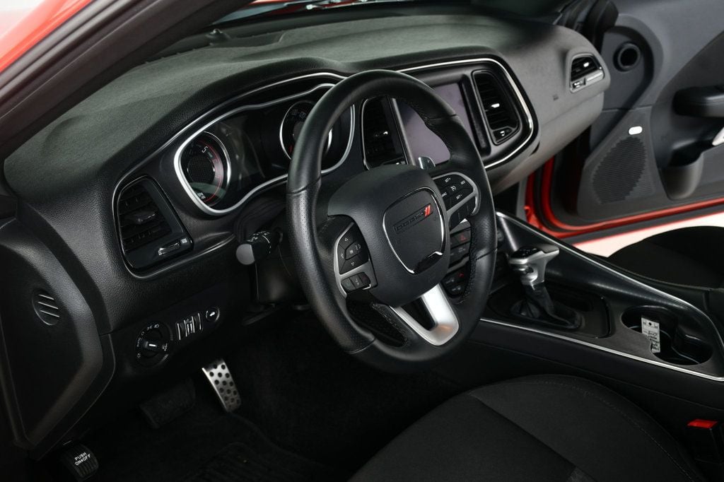 2017 Dodge Challenger R/T Scat Pack Coupe - 22948637 - 28