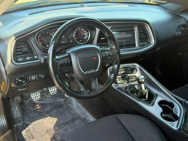 2017 Dodge Challenger R/T Shaker Coupe - 22982070 - 9