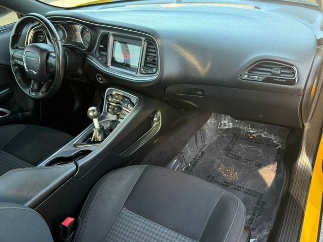 2017 Dodge Challenger R/T Shaker Coupe - 22982070 - 10