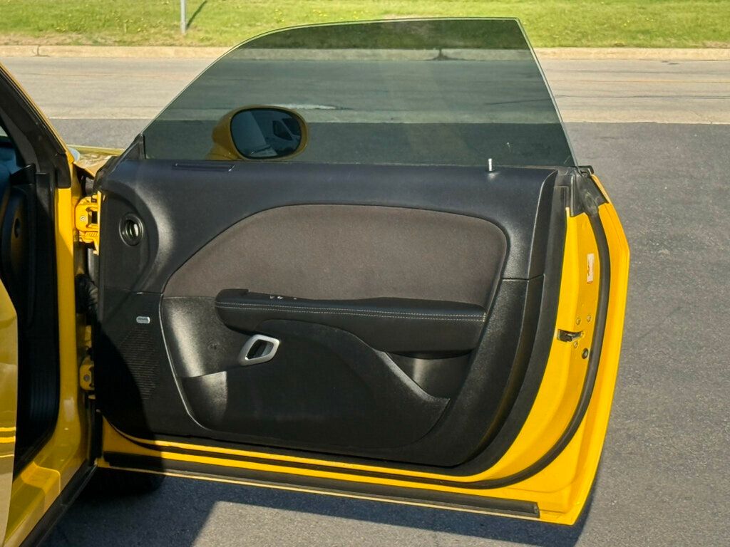 2017 Dodge Challenger R/T Shaker Coupe - 22982070 - 21