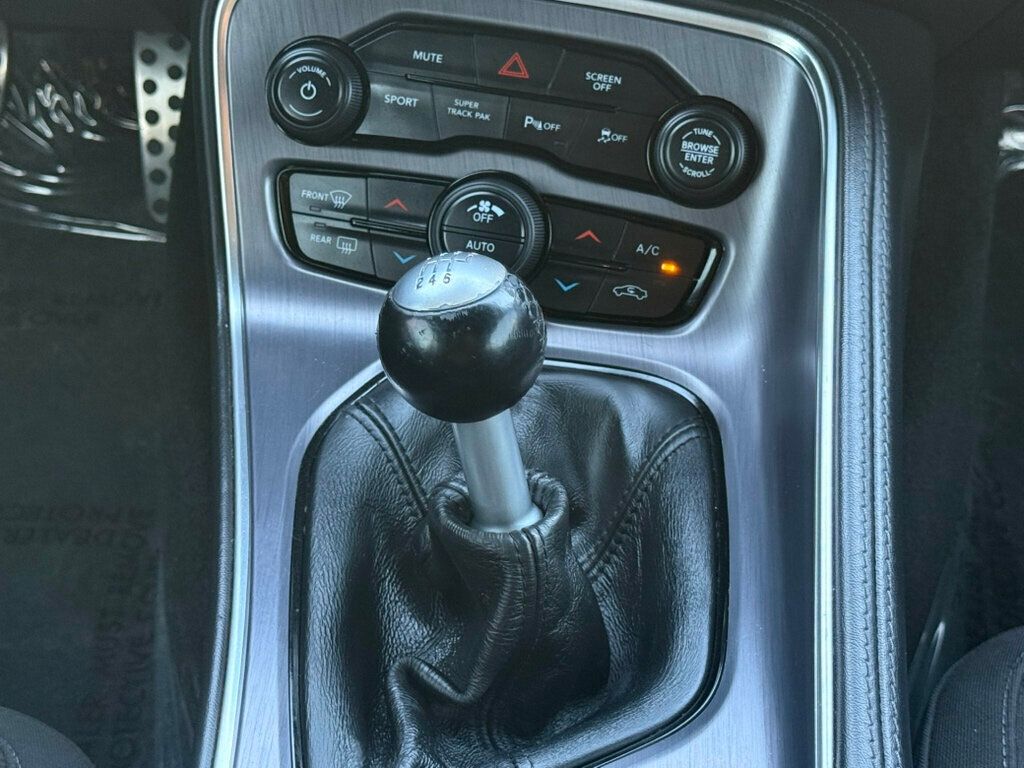 2017 Dodge Challenger R/T Shaker Coupe - 22982070 - 24