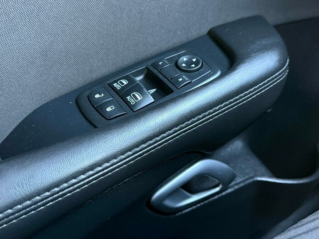 2017 Dodge Challenger R/T Shaker Coupe - 22982070 - 32