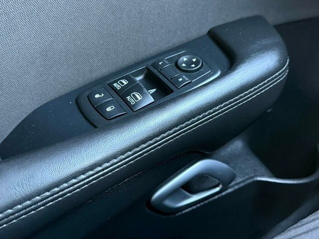 2017 Dodge Challenger R/T Shaker Coupe - 22982070 - 32