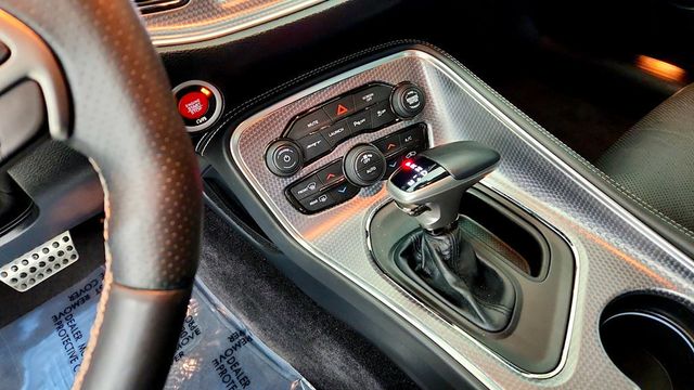 2017 Dodge Challenger SRT Hellcat Coupe w/ 8-Speed Automatic & Power Sunroof - 23095555 - 17