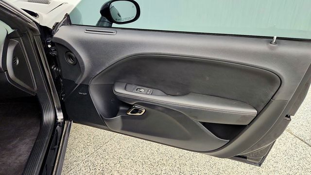 2017 Dodge Challenger SRT Hellcat Coupe w/ 8-Speed Automatic & Power Sunroof - 23095555 - 25