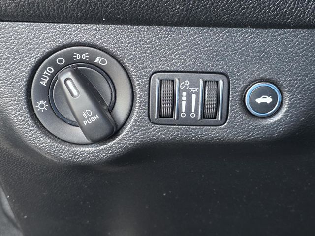 2017 Dodge Challenger SXT - 23001173 - 19