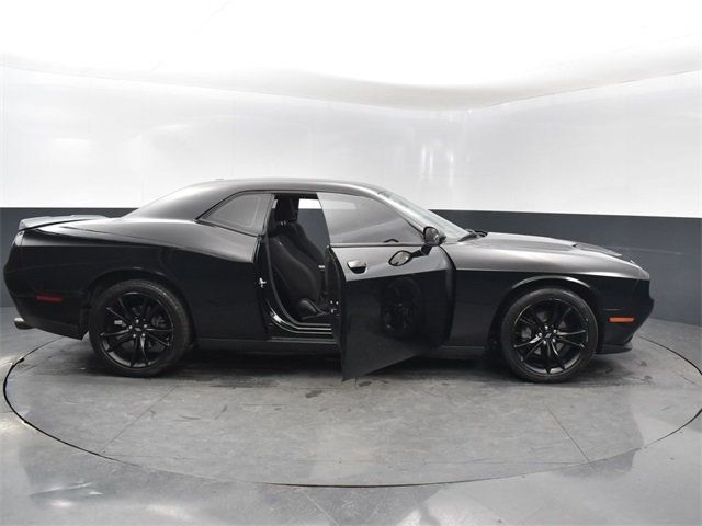 2017 Dodge Challenger SXT - 22954691 - 25