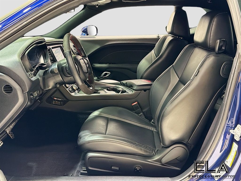 2017 Dodge Challenger SXT - 23029553 - 19