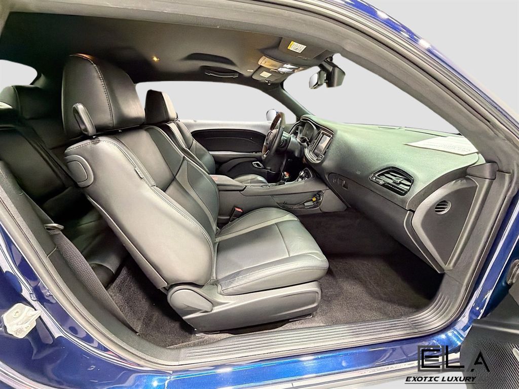 2017 Dodge Challenger SXT - 23029553 - 28