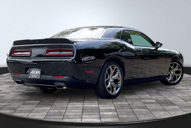2017 Dodge Challenger SXT's photo