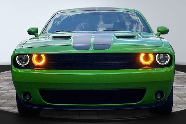 2017 Dodge Challenger SXT Plus Coupe - 23040303 - 1