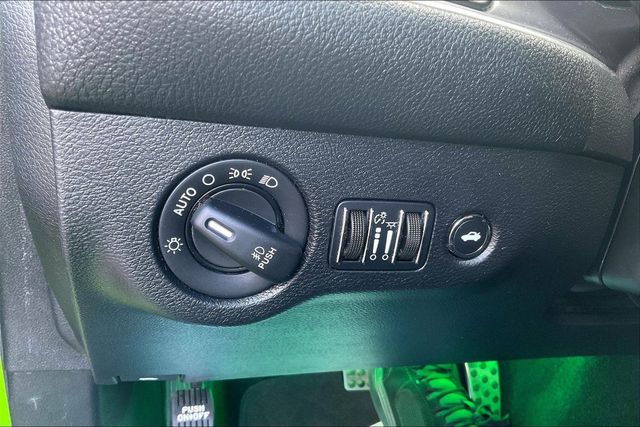 2017 Dodge Challenger SXT Plus Coupe - 23040303 - 26