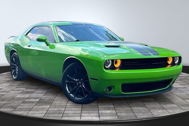 2017 Dodge Challenger SXT Plus Coupe - 23040303 - 2