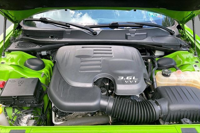 2017 Dodge Challenger SXT Plus Coupe - 23040303 - 37