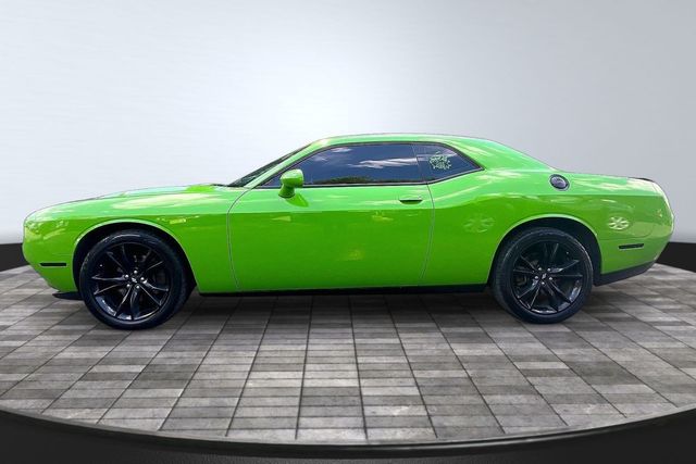 2017 Dodge Challenger SXT Plus Coupe - 23040303 - 3