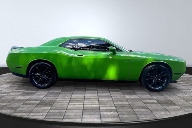 2017 Dodge Challenger SXT Plus Coupe - 23040303 - 7