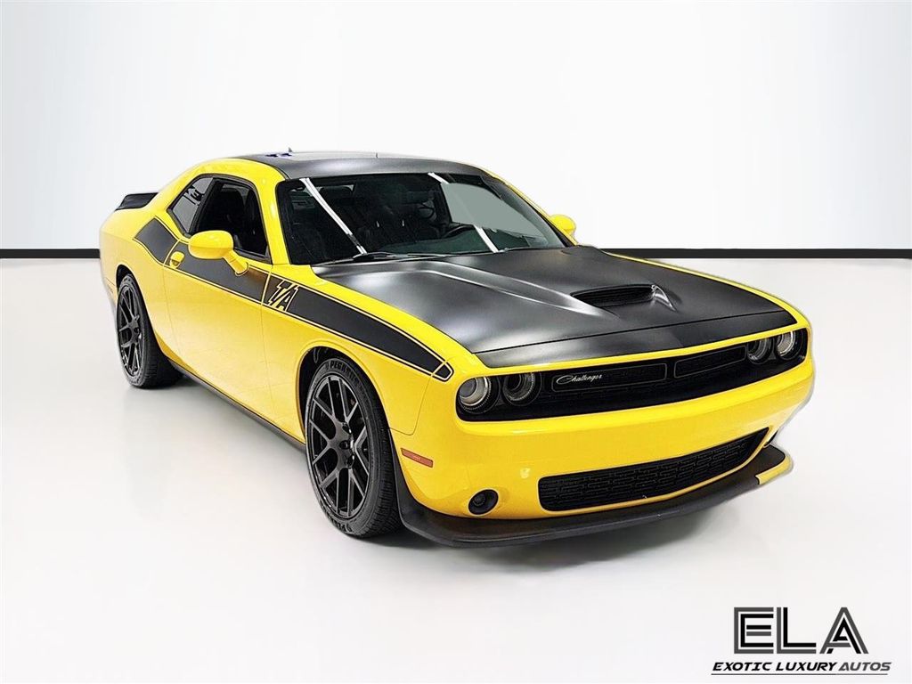2017 Dodge Challenger THIS IS A  AUTOMATIC! APPLE CAR PLAY! SUNROOF! NAVIGATION!  - 23030813 - 1