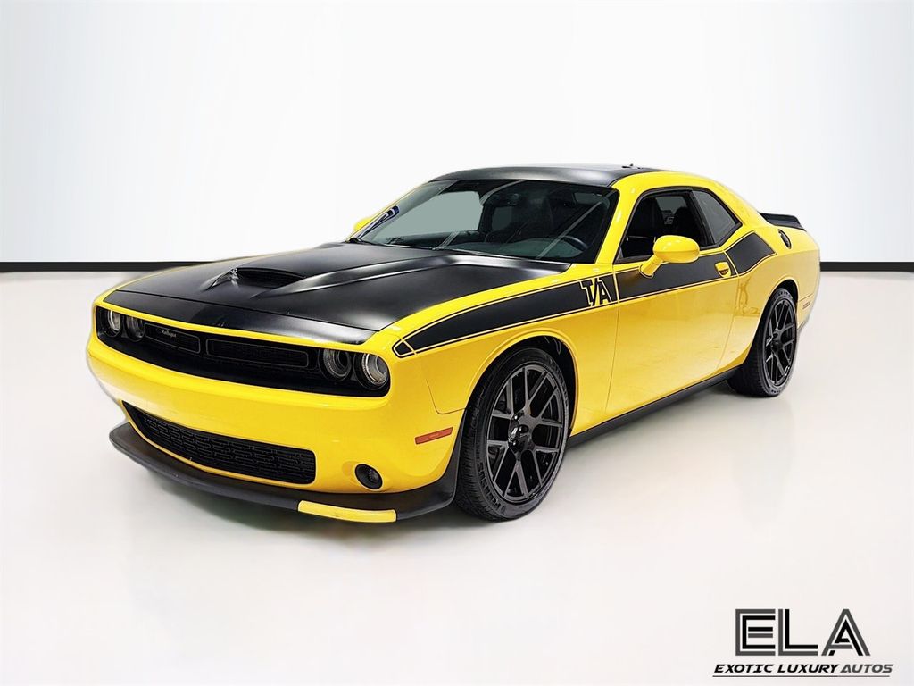 2017 Dodge Challenger THIS IS A  AUTOMATIC! APPLE CAR PLAY! SUNROOF! NAVIGATION!  - 23030813 - 3
