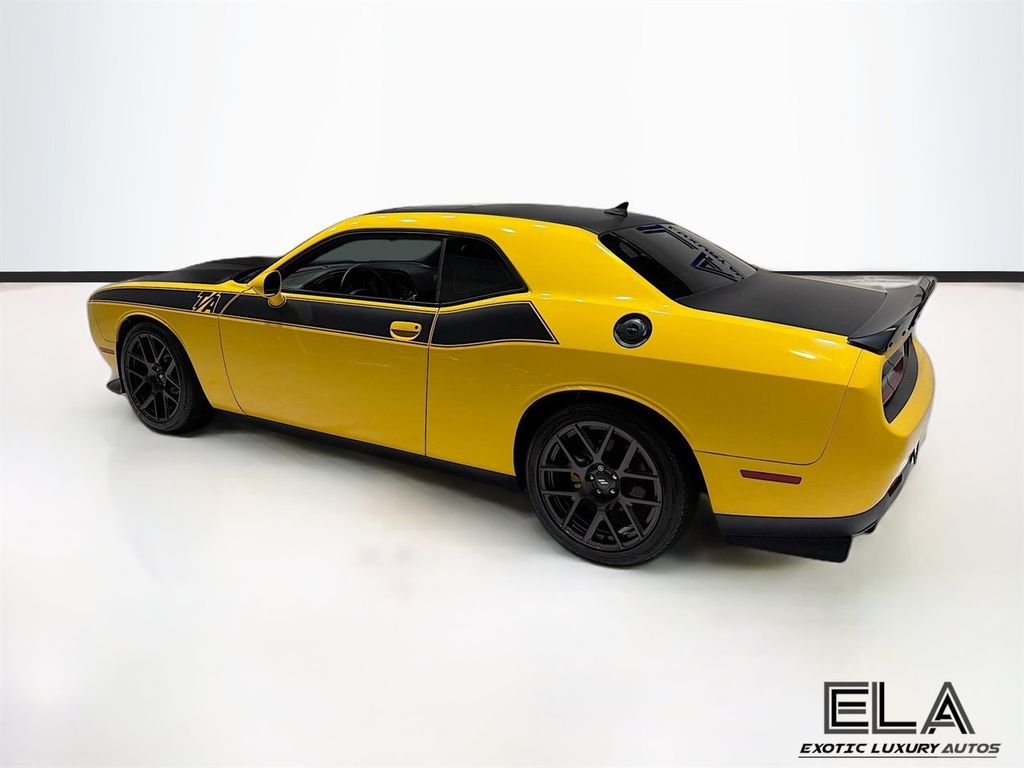 2017 Dodge Challenger THIS IS A  AUTOMATIC! APPLE CAR PLAY! SUNROOF! NAVIGATION!  - 23030813 - 4
