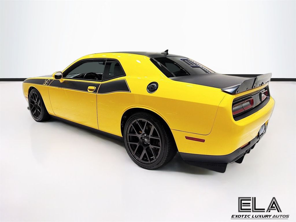 2017 Dodge Challenger THIS IS A  AUTOMATIC! APPLE CAR PLAY! SUNROOF! NAVIGATION!  - 23030813 - 5