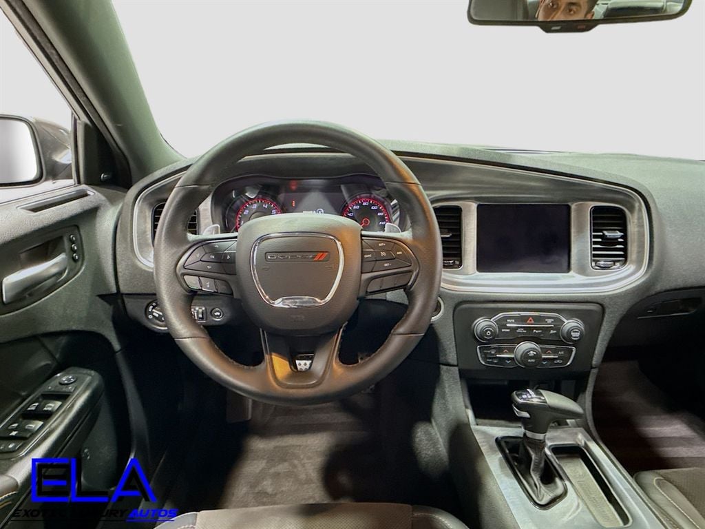 2017 Dodge Charger R/T photo 12
