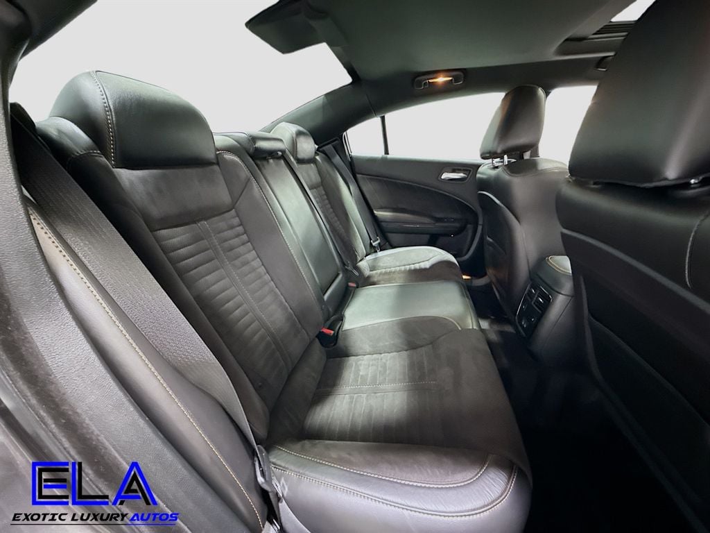 2017 Dodge Charger R/T photo 29