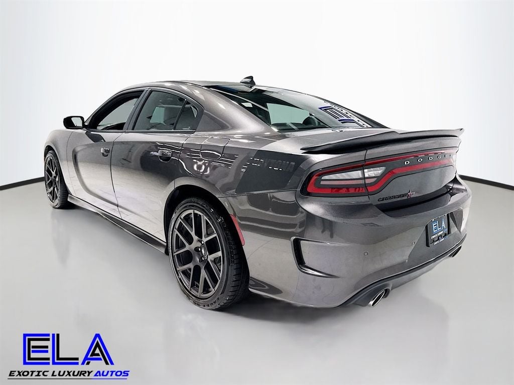 2017 Dodge Charger R/T photo 6