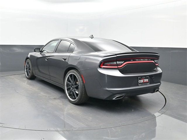 2017 Dodge Charger R/T photo 3