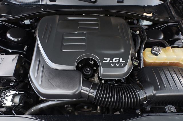 2017 Dodge Charger SE - 23052445 - 10