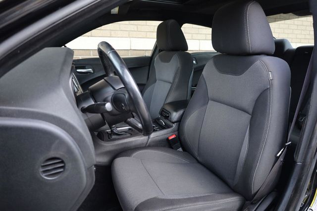 2017 Dodge Charger SE - 23052445 - 14