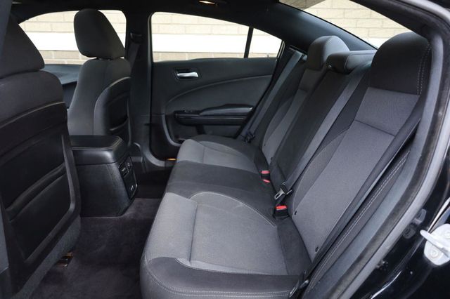 2017 Dodge Charger SE - 23052445 - 17