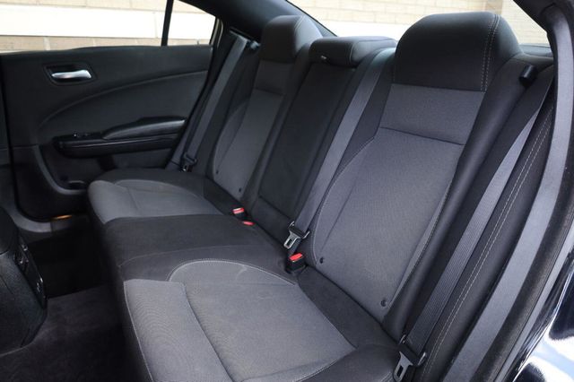2017 Dodge Charger SE - 23052445 - 18