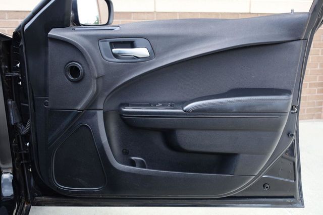 2017 Dodge Charger SE - 23052445 - 19