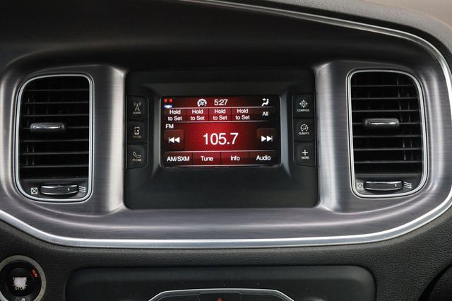 2017 Dodge Charger SE - 23052445 - 28
