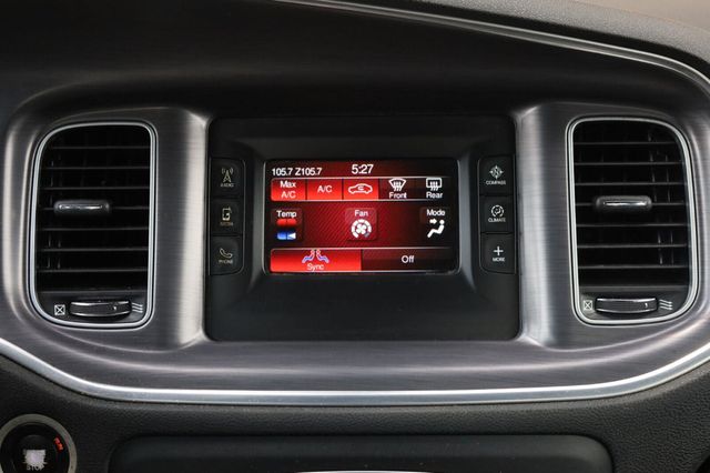 2017 Dodge Charger SE - 23052445 - 29