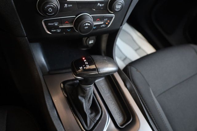 2017 Dodge Charger SE - 23052445 - 31