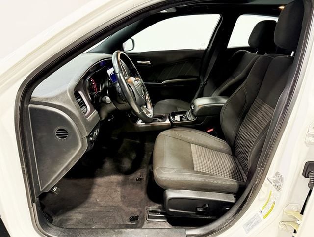 2017 Dodge Charger SXT AWD - 22932335 - 25