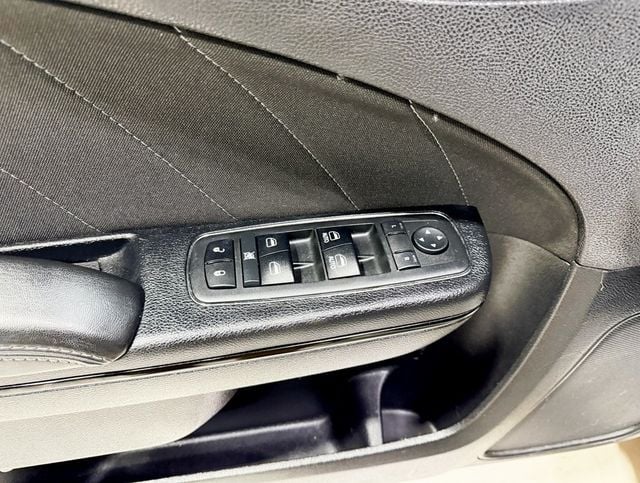 2017 Dodge Charger SXT AWD - 22932335 - 31