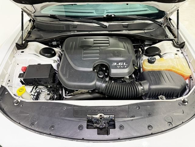 2017 Dodge Charger SXT AWD - 22932335 - 41
