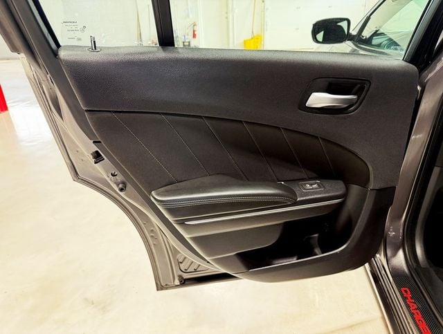 2017 Dodge Charger SXT RWD - 22929706 - 30