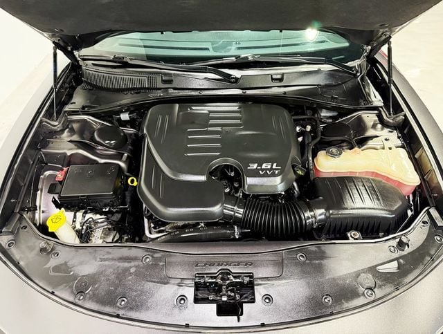 2017 Dodge Charger SXT RWD - 22929706 - 36