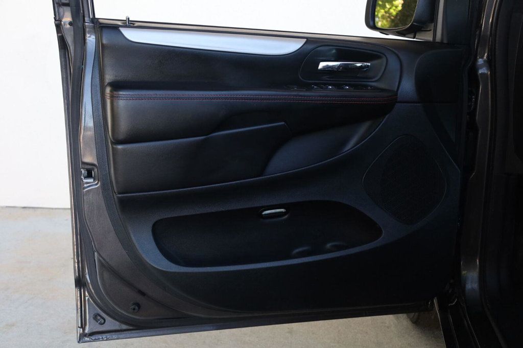 Dodge Grand Caravan GT photo 15