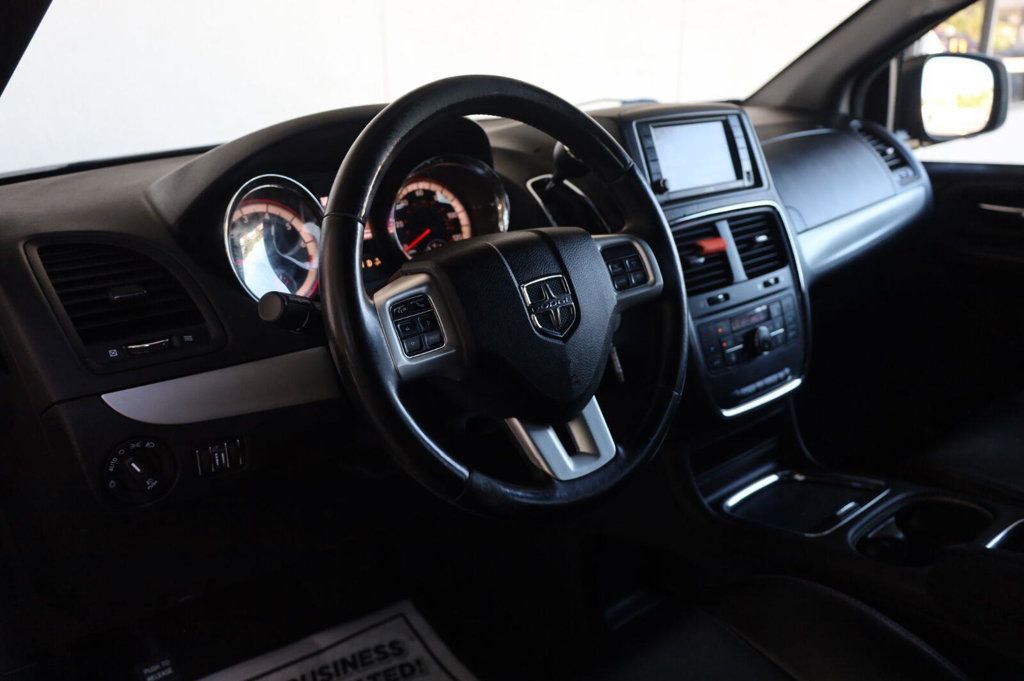 Dodge Grand Caravan GT photo 16