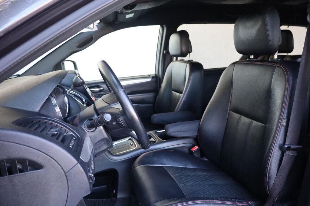 Dodge Grand Caravan GT photo 18