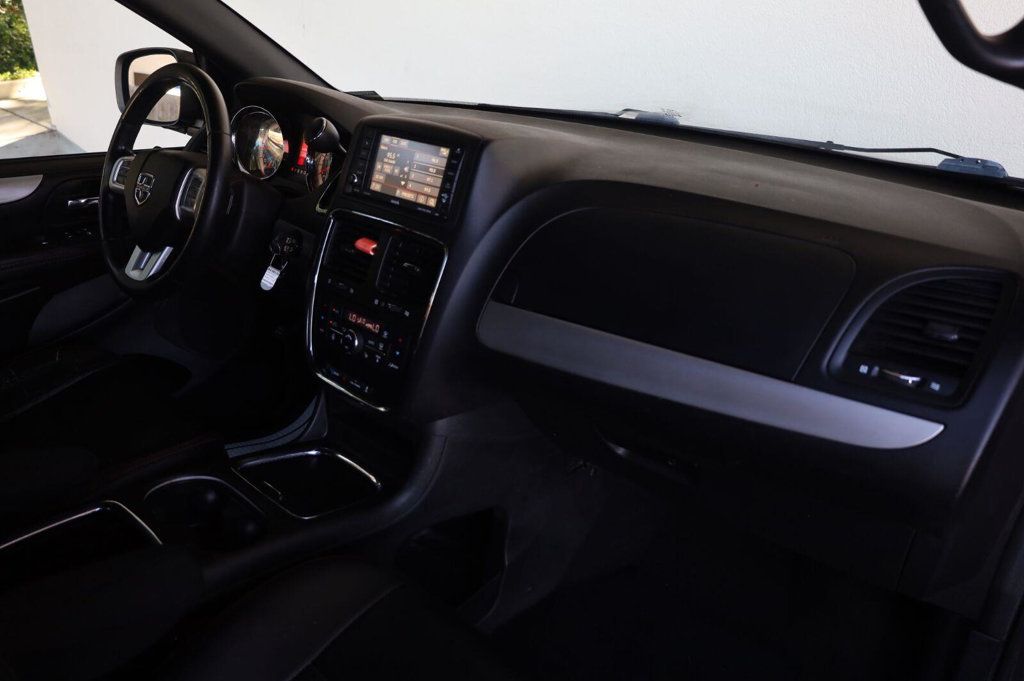 Dodge Grand Caravan GT photo 28