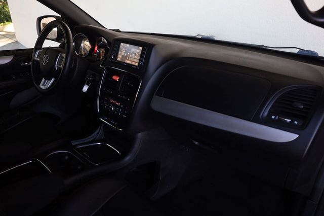 2017 Dodge Grand Caravan GT - 23081980 - 27