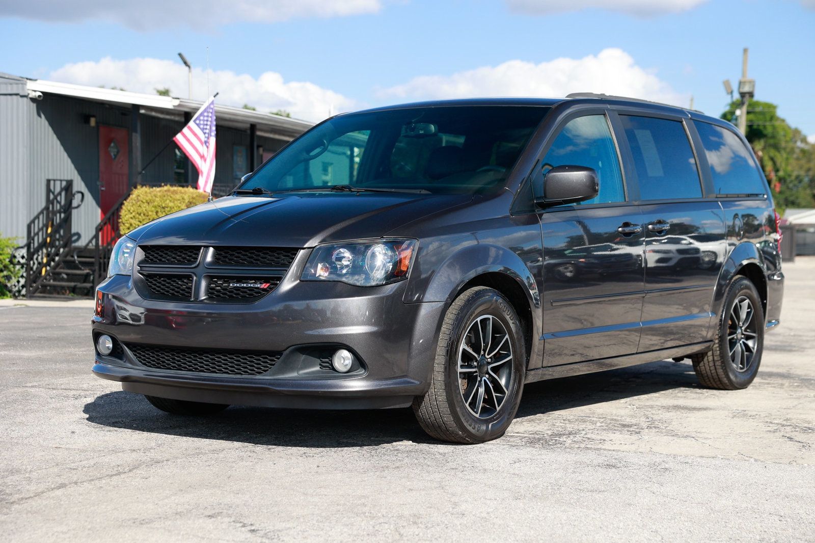 2017 Dodge Grand Caravan GT photo 2