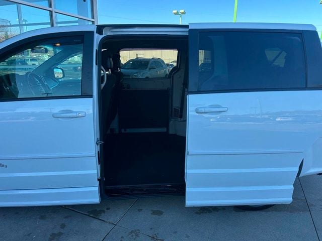 2017 Dodge Grand Caravan SE 4dr Mini Van - 22957491 - 17