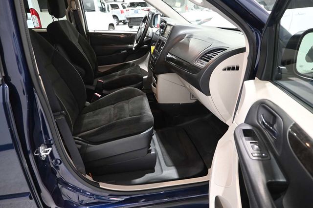 2017 Dodge Grand Caravan SE Mobility Handicap Van - 23003838 - 14