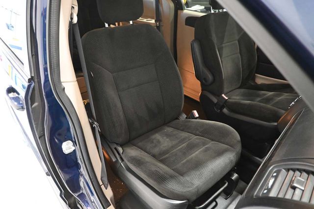 2017 Dodge Grand Caravan SE Mobility Handicap Van - 23003838 - 15